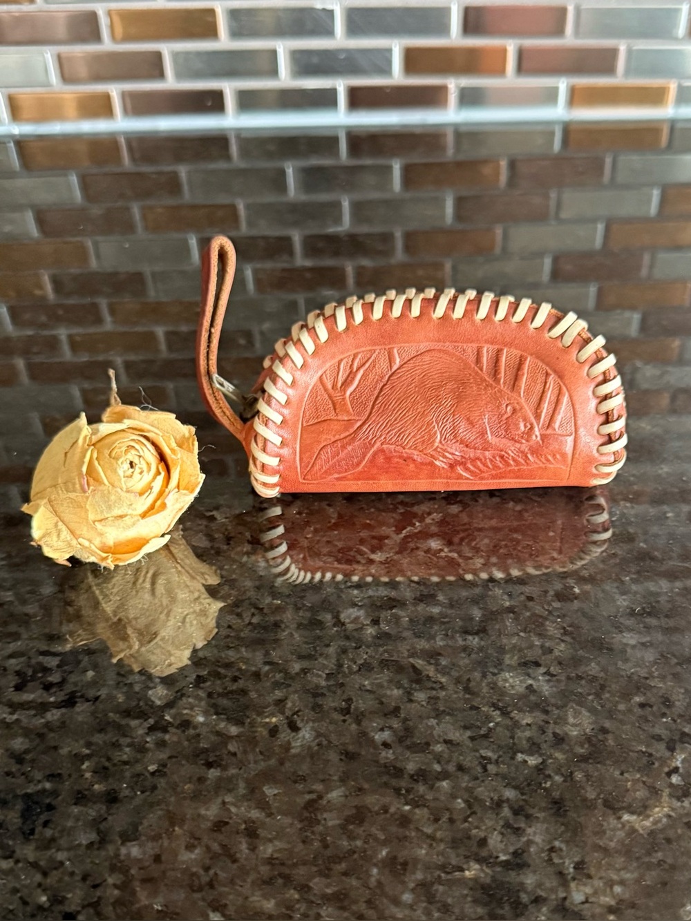 Vintage (70’s) Leather Half Moon Coin Purse - Embossed Beaver & Maple Leaf 🍁